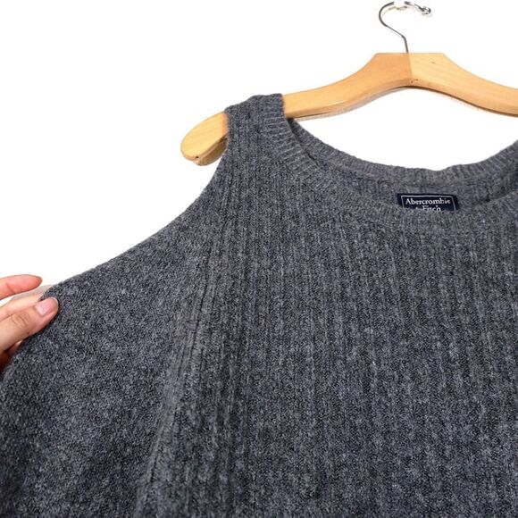 ABERCROMBIE 90s Boho Ribbed Knit Cold Shoulder Balloon Sleeve Sweater Gray Large - Picture 4 of 10